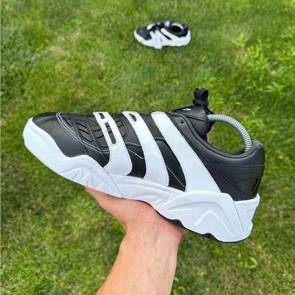 Brand new shoes Adidas Originals Predator XLG Core Black mens size 10,5 us - Picture 3 of 6